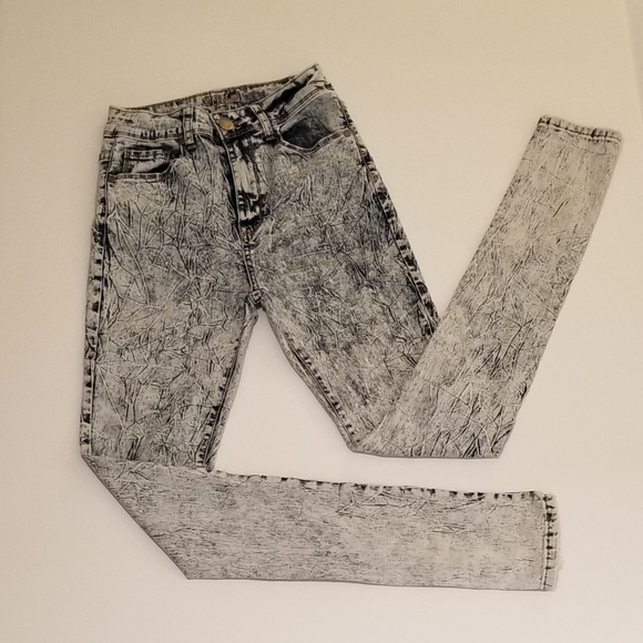 Stonewashed V.I.P. Jeans - Picture 2 of 6